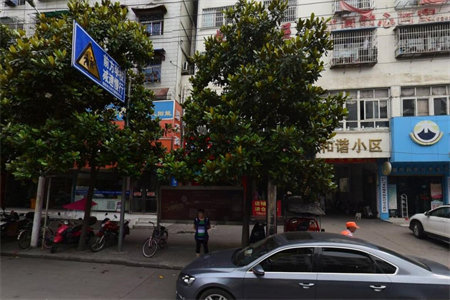 隆腾花园3室2厅1卫94m2精装修有证可分期送储藏室